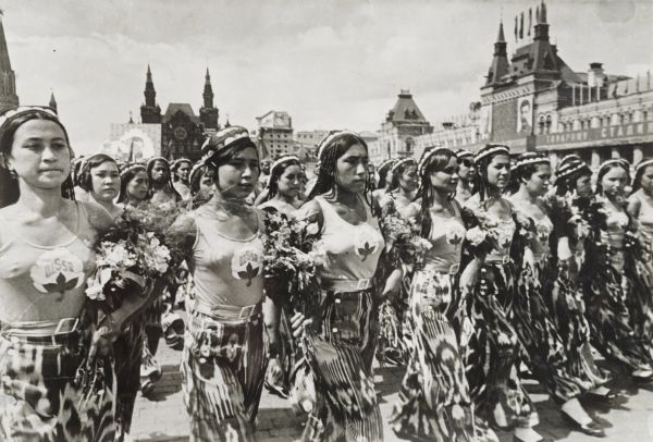 Первомайский парад на Красной площади. Москва, 1940-е гг.